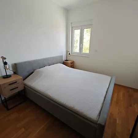 Aduros Bayview Apartment Dobrec