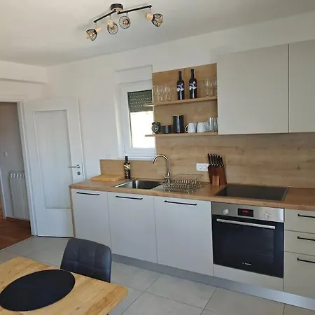 Apartment Aduros Bayview