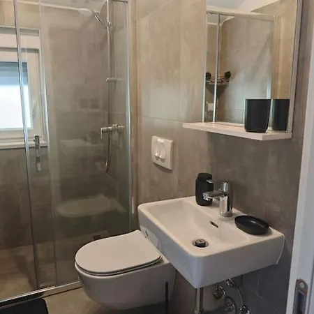 Aduros Bayview Apartment *