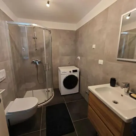 Aduros Bayview Dobrec