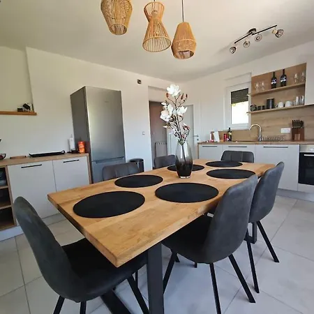 Apartment Aduros Bayview